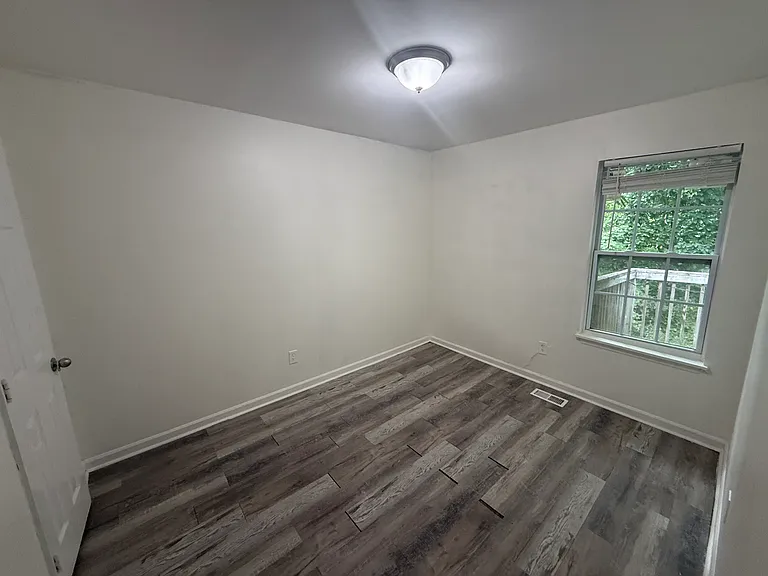 1204 Old Covington Hwy SE — Photo 7