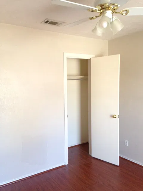245 Simmons Dr — Photo 3