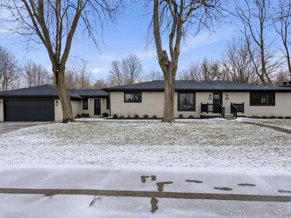 23157 Karr Rd, Belleville, MI 48111