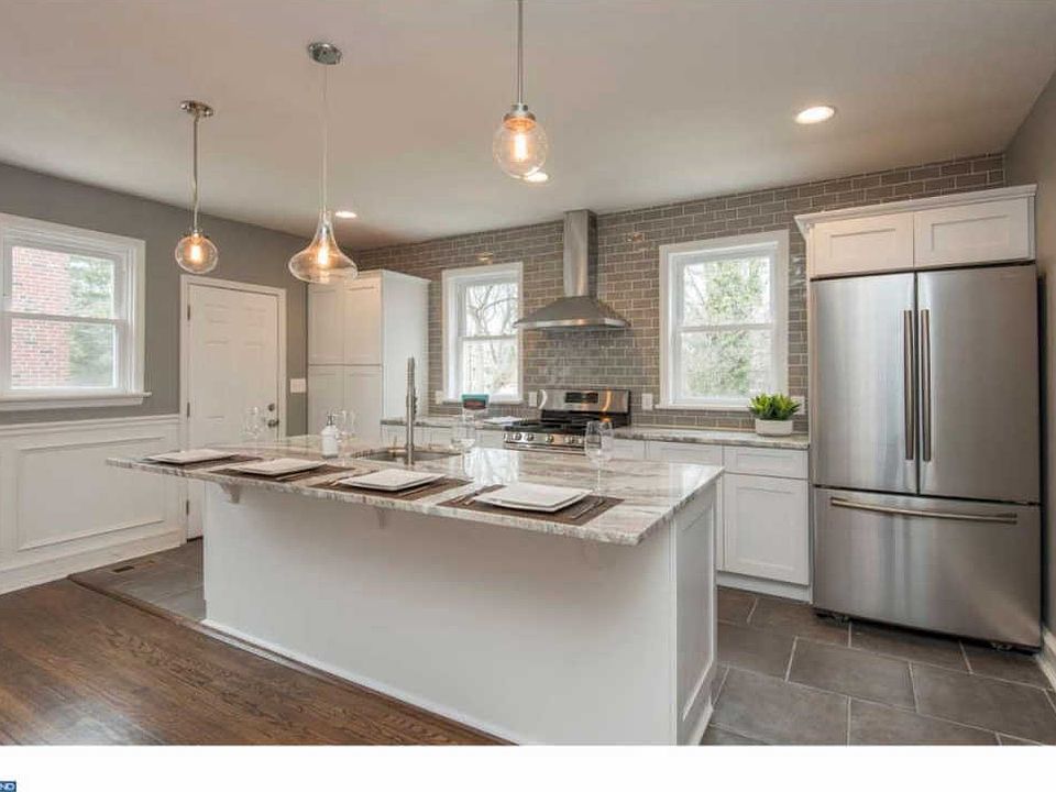 1st image of 429 E Gorgas Ln