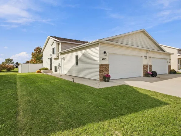 2809 Umber Ct S, Fargo, ND 58104
