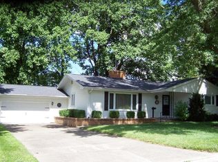 15 Book Ln, Jacksonville, IL