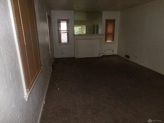 4th image of 26 N Meadow Dr