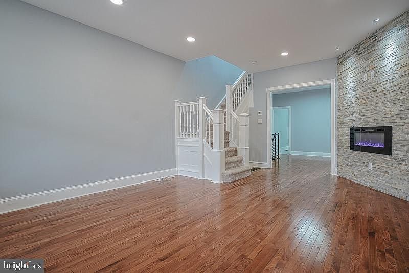 1st image of 4419 Richmond St