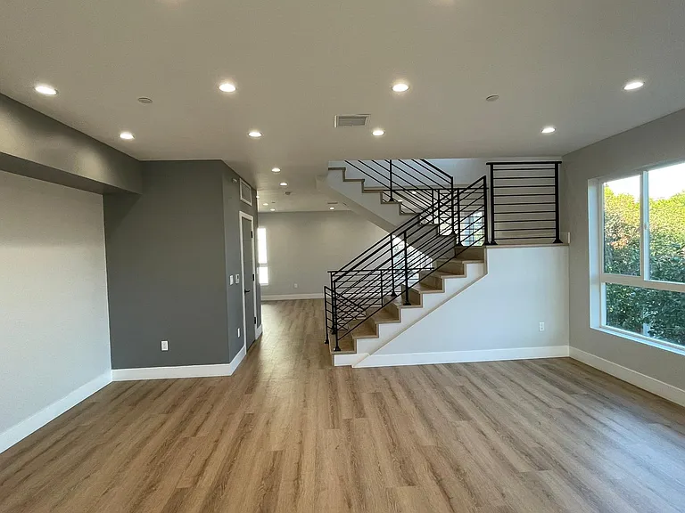 6347 Farmdale Ave — Photo 8