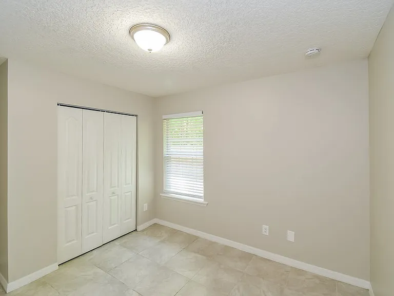 1040 W 7th St — Photo 14