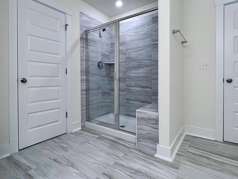 Primary Bathroom - Shower w/Tiled in Bench