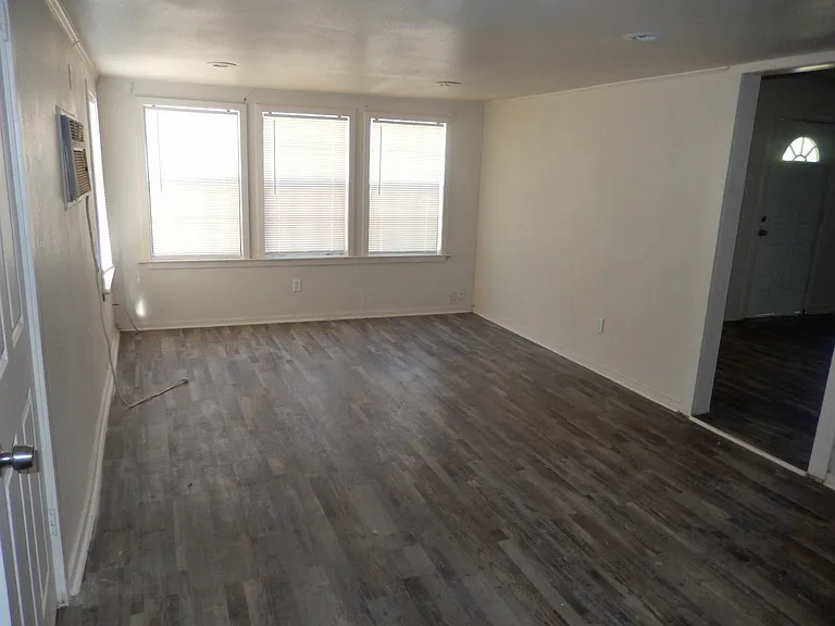 2710 Mount View Dr — Photo 7