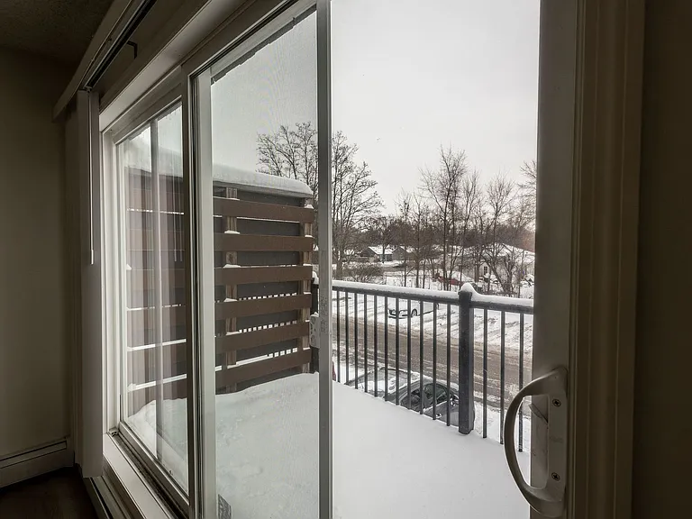 Pointe Apartments — Photo 32
