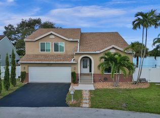 1021 SW 109th Way, Davie, FL 33324