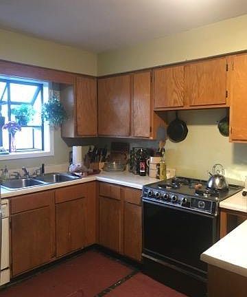 3rd image of 1224 N Oak Ave