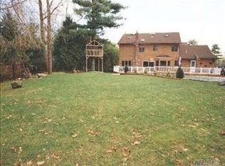 14 Roscoe Ct, Greenvale, NY 11548