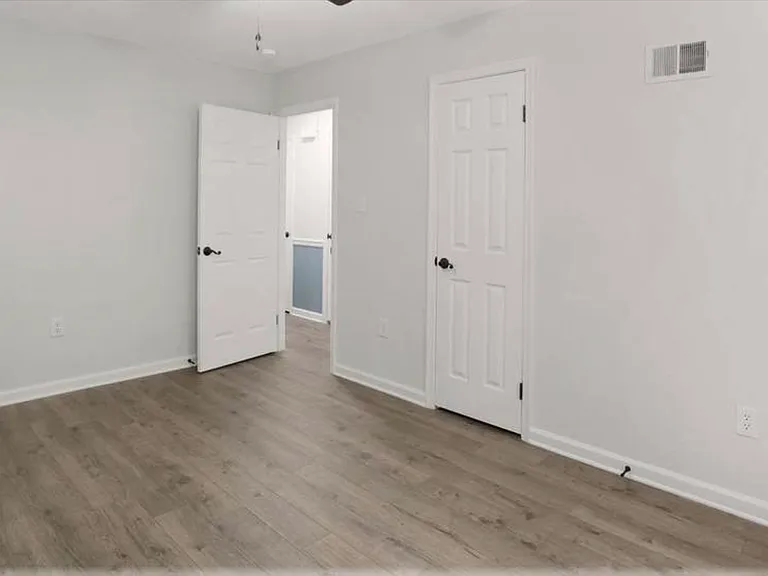 13724 Greenbriar Dr — Photo 2