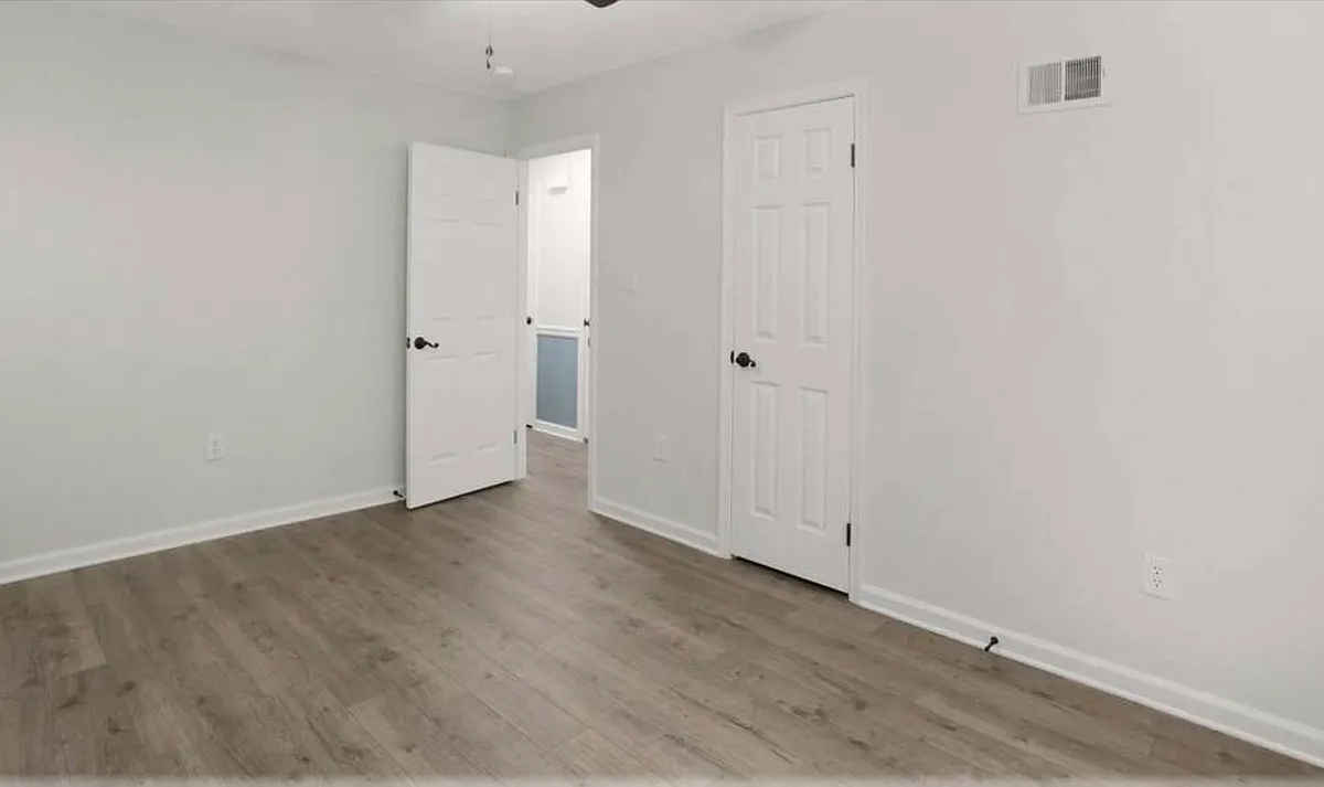 Building Photo - 13724 Greenbriar Dr