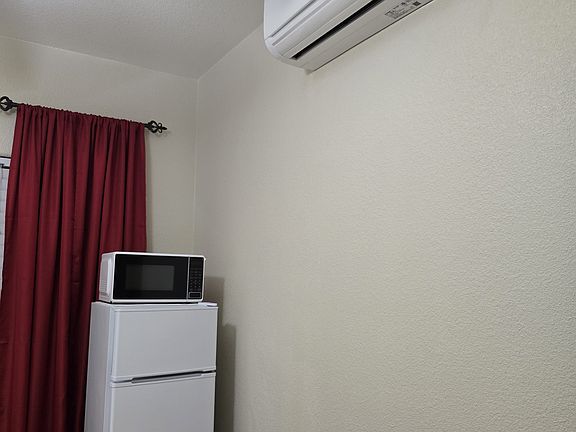 5th image of 1048 S Carriage Ave #3