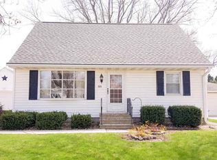 335 Orchard Dr, Cedar Falls, IA 50613