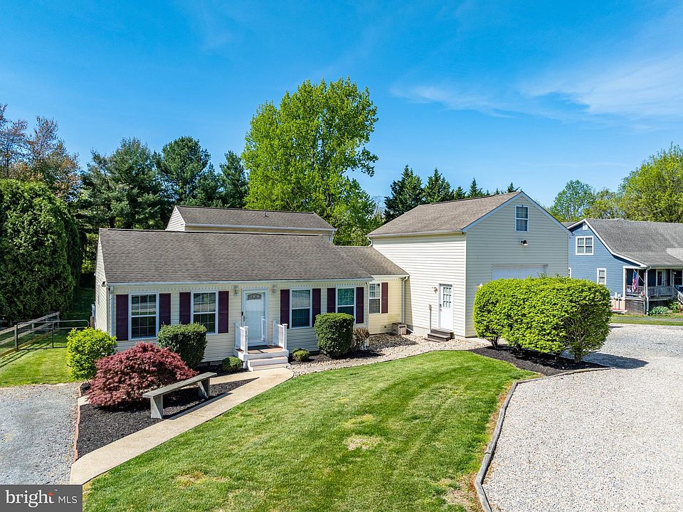 1st image of 107 Donna Anne Ct