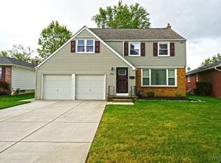 211 Bentham Pkwy E, Amherst, NY 14226