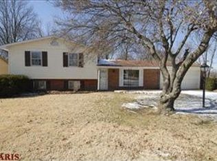 17 W Meadow Dr, Saint Peters, MO 63376