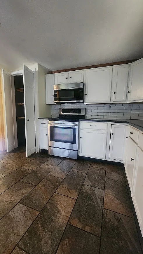 3 bed, 1248 sqft, $1,950 — Photo 2