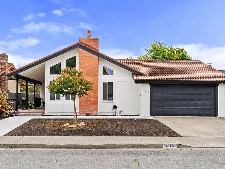 1316 Ponderosa Dr — Photo 1