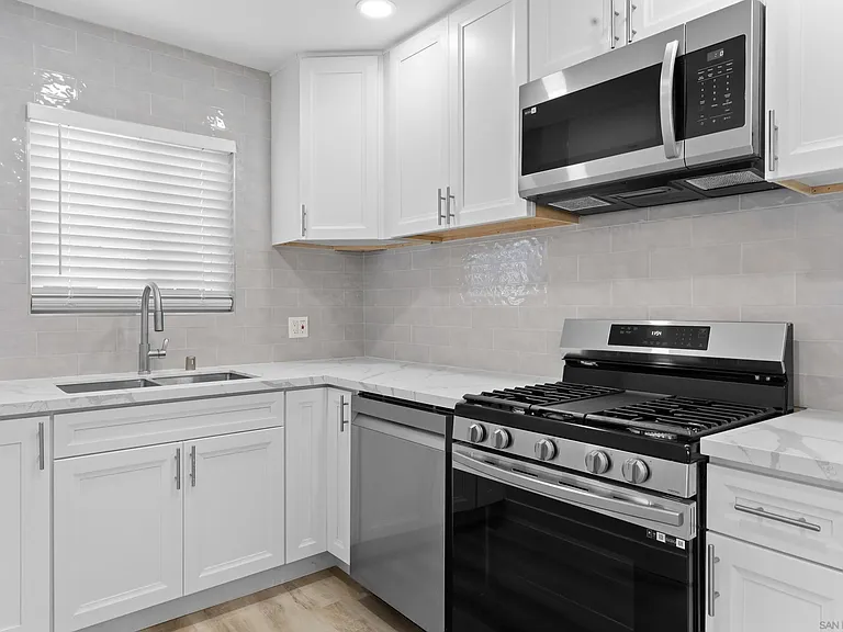 3823 Marlborough Ave — Photo 2