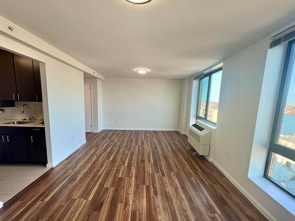 1st image of 2763 Morris Ave APT 303