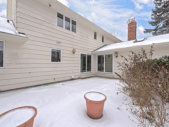 3rd image of 31849 Chestnut Ln