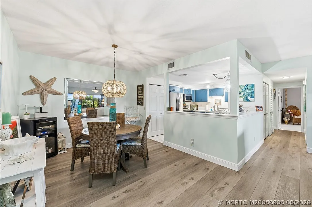 2 bed, 2.0 bath, 1310 sqft, $2,500 — Photo 2