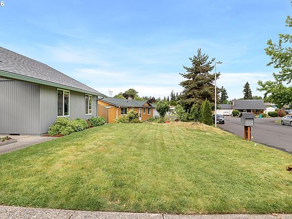 5th image of 525 NW 83rd St