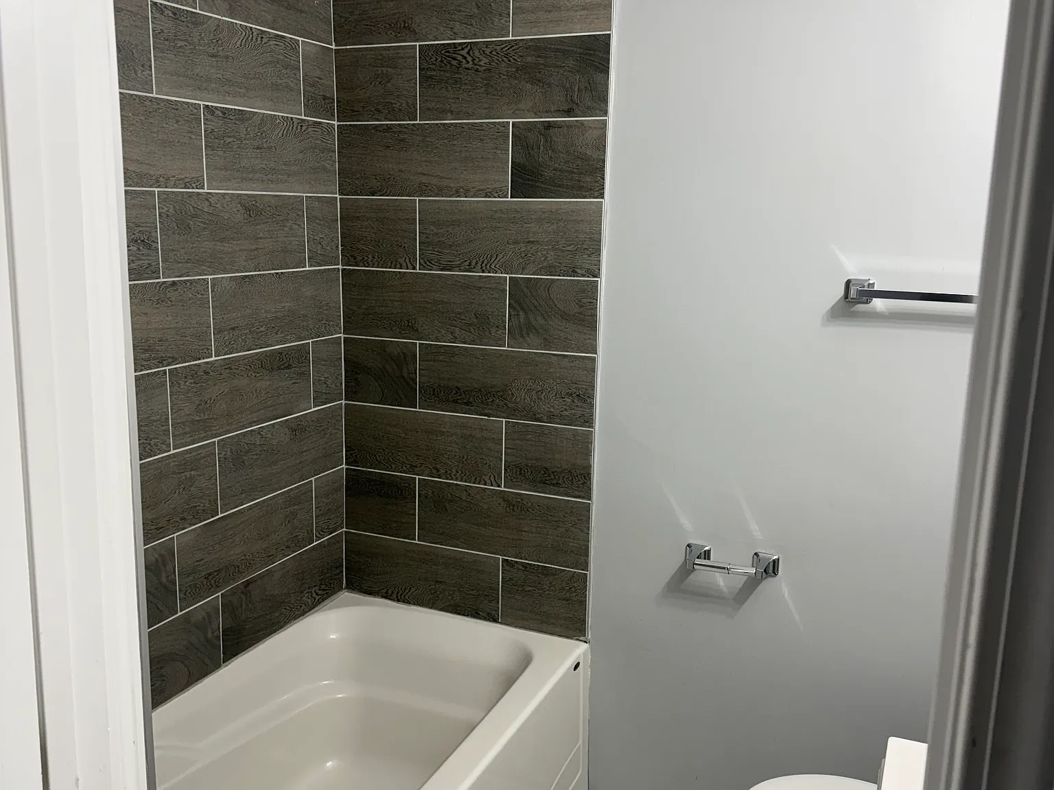 3 bed, 1000 sqft, $2,000 — Photo 1