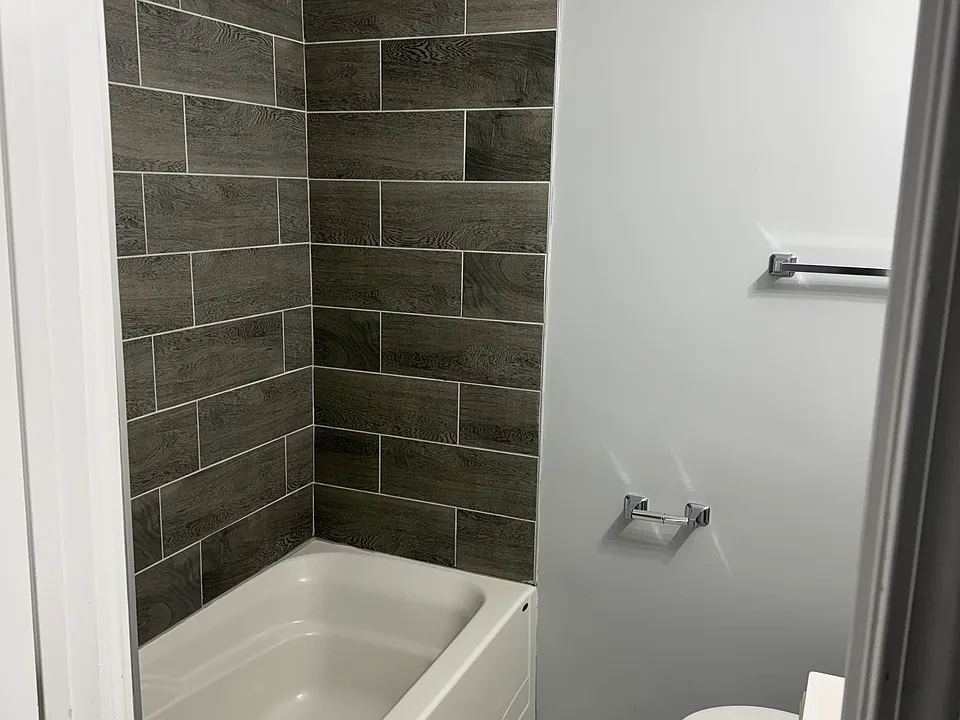 15 S Long St #1