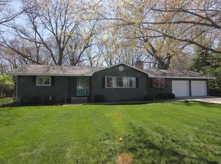 297 E Far Hills Dr, East Peoria, IL 61611