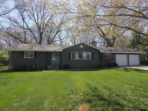 297 E Far Hills Dr, East Peoria, IL 61611