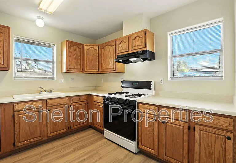 345 N 15th St — Photo 14