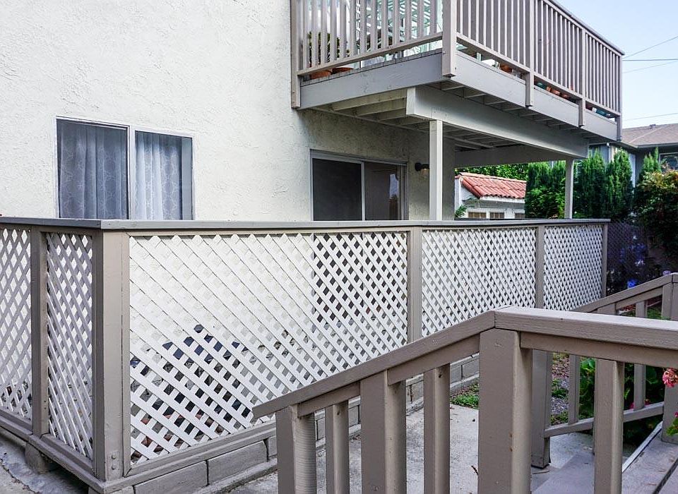 907A balcony upstairs