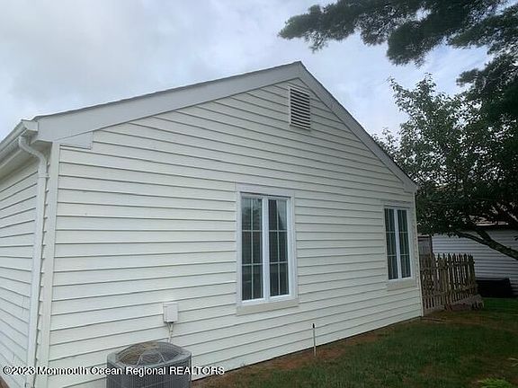 2nd image of 19 Woodstock La