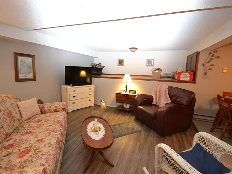 1504 Greeley St S #6 — Photo 2