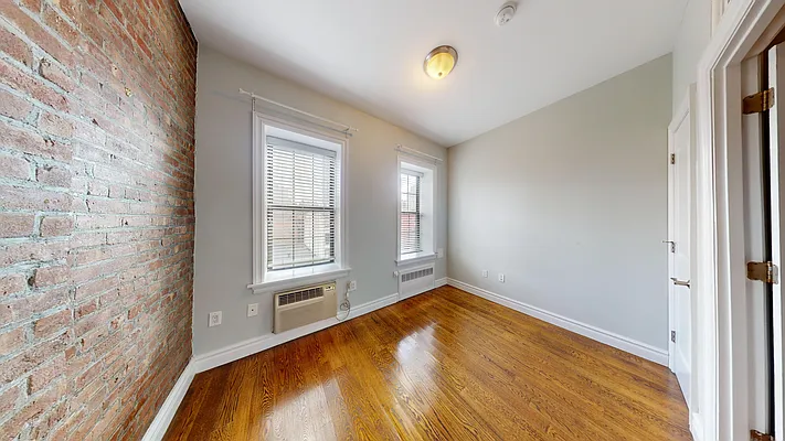 Rented by Bond New York | media 28