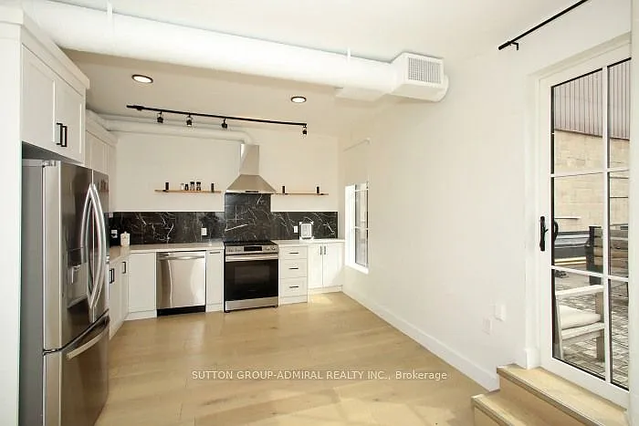 535 Yonge St #3 — Photo 6