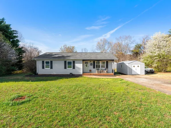 110 N Blue Ridge Cir, Pickens, SC 29671