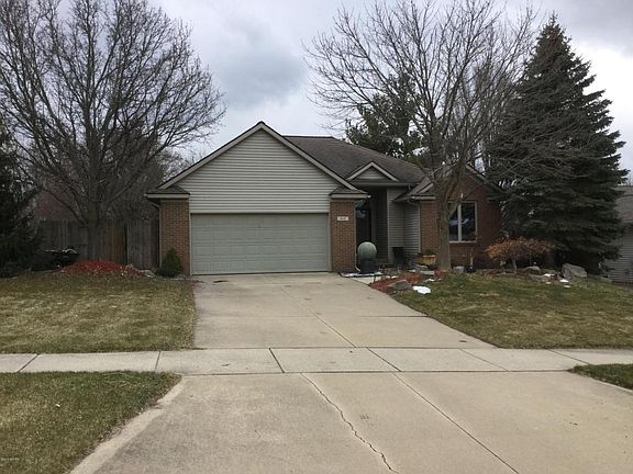 3rd image of 460 Empire Dr SE