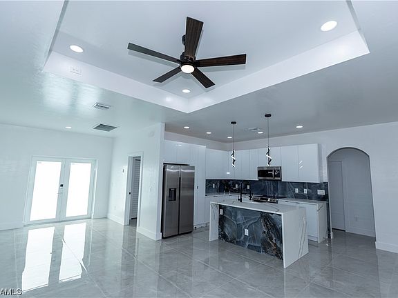 4th image of 1409 Santa Barbara Blvd N