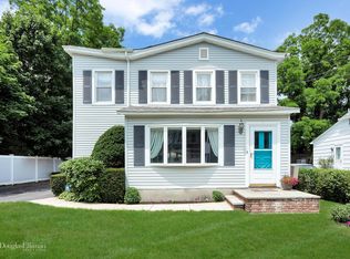 31 Library Ln, Bayville, NY 11709