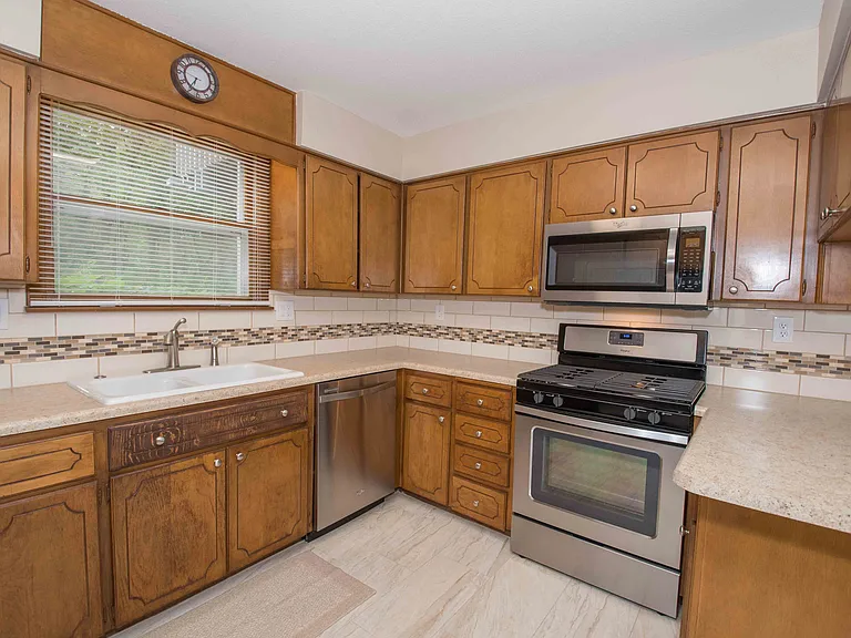 6813 Timmons Dr — Photo 8