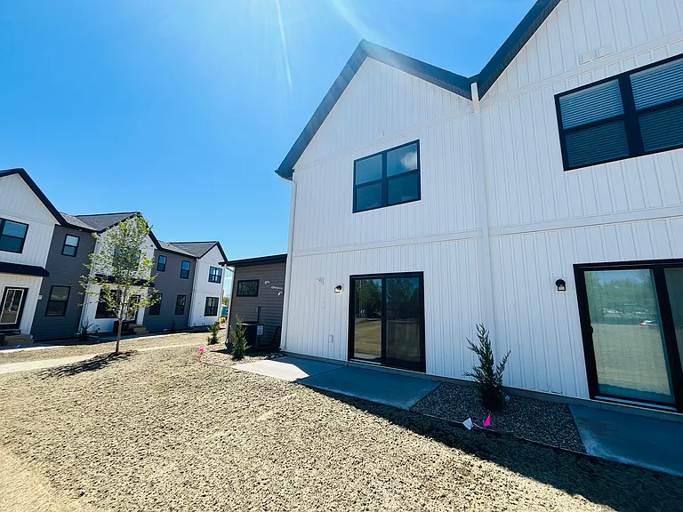2823 Foxglove Ln — Photo 10