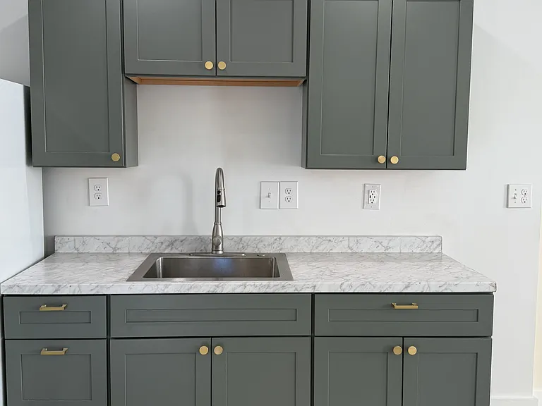20 Adams St #4 — Photo 2
