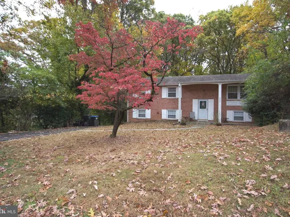 9921 Woodrow St, Vienna, VA 22181