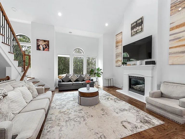 620 Westcott St — Photo 3