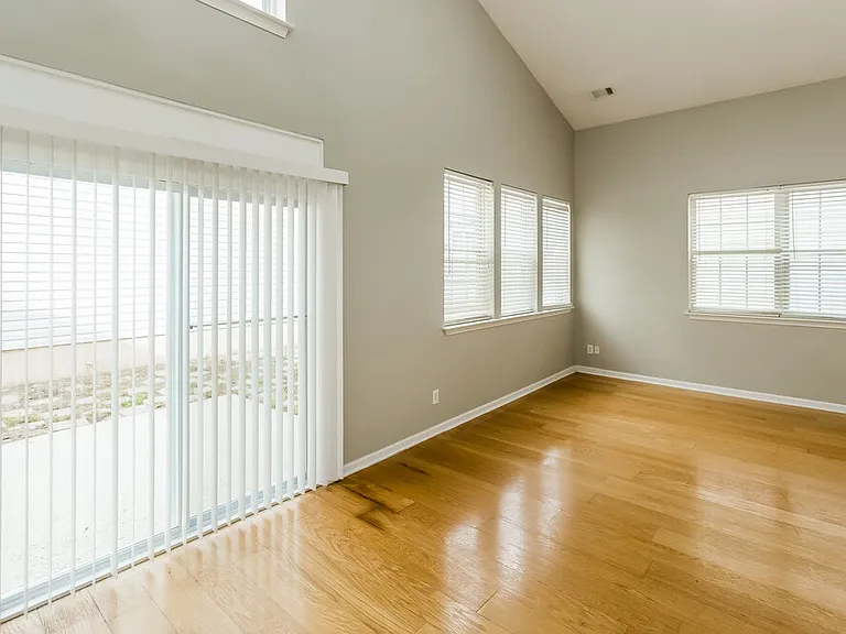 652 Windcroft Cir NW — Photo 5